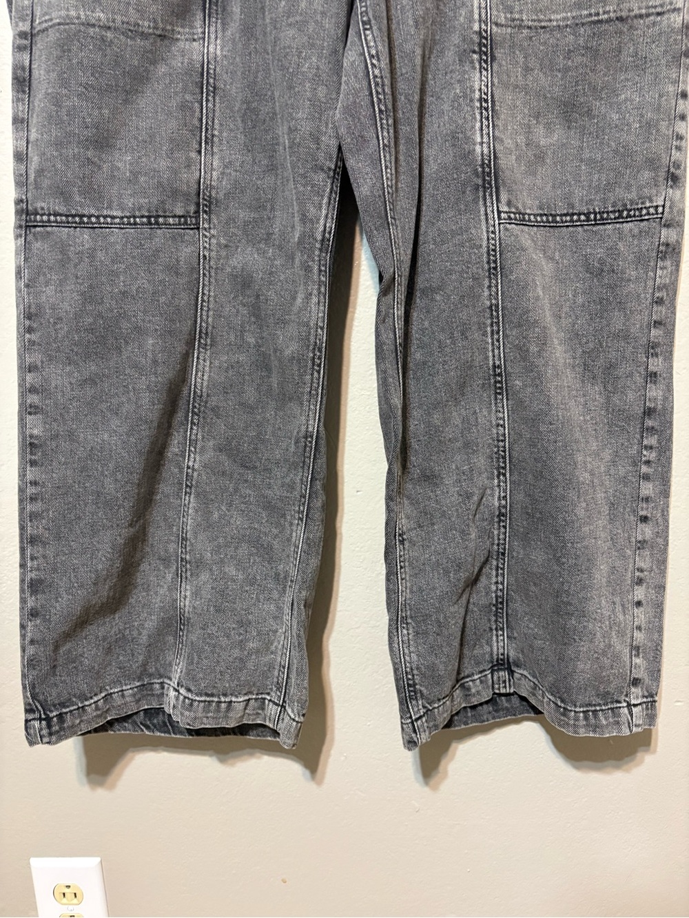 GAP Denim High Rise/Wide Leg Black Washed Cargo Style Jeans Size XL - Picture 2 of 16